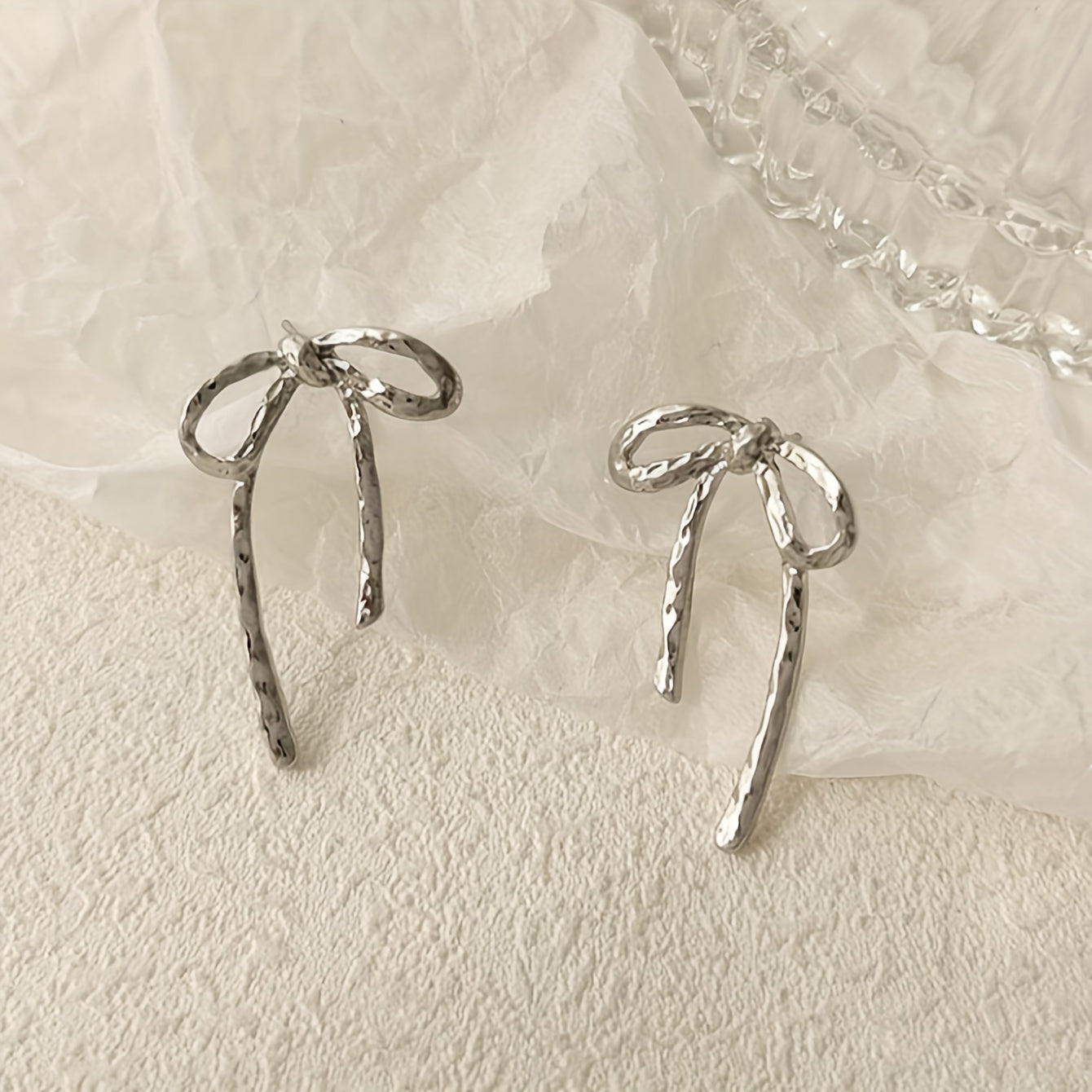 A Versatile And Cute Butterfly-shaped Accessory With A Simple And Delicate Design Inspired By European And American Fashion Trends, Suitable For Daily Wear And Commuting.